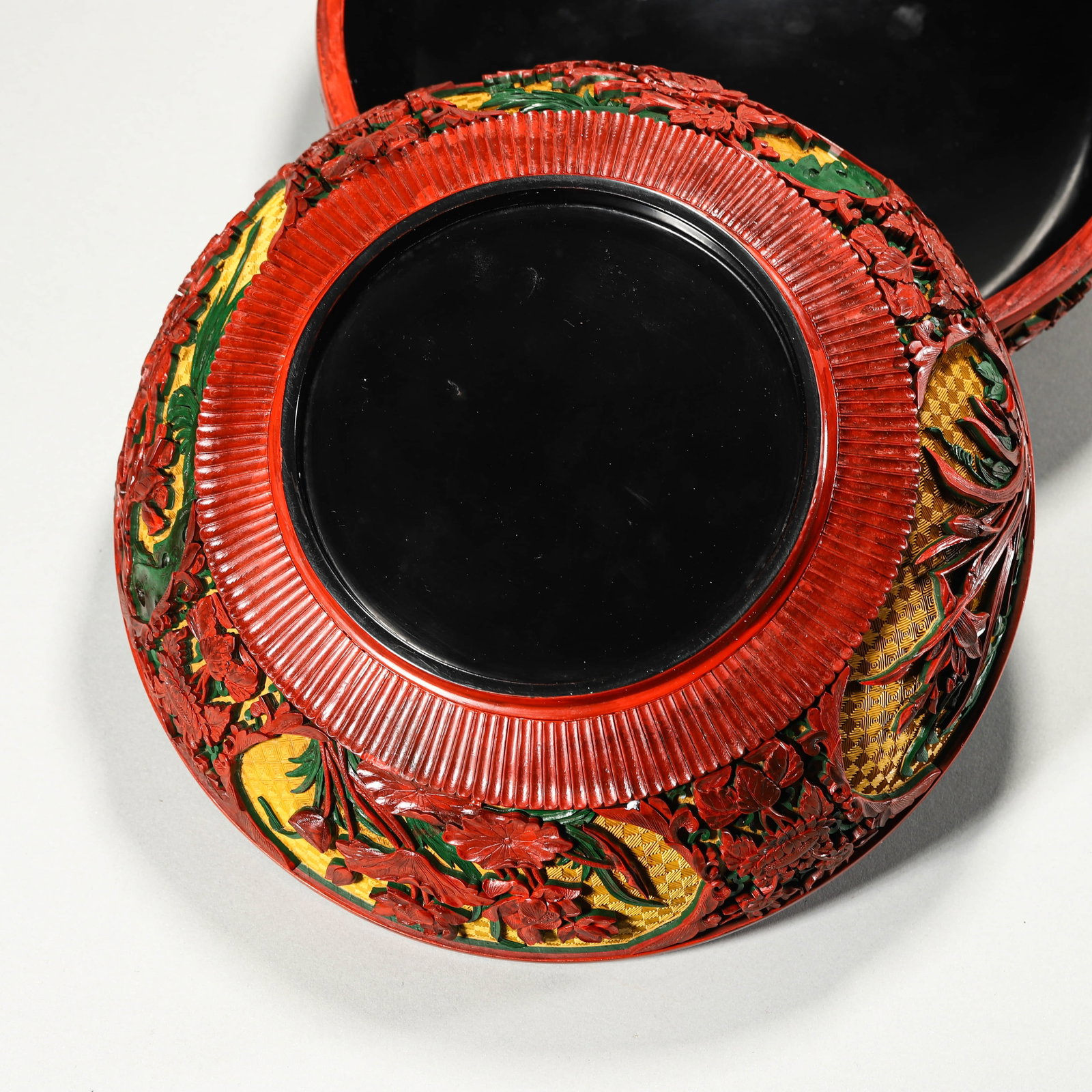 A CARVED CINNABAR LACQUER COVERED BOX - 7