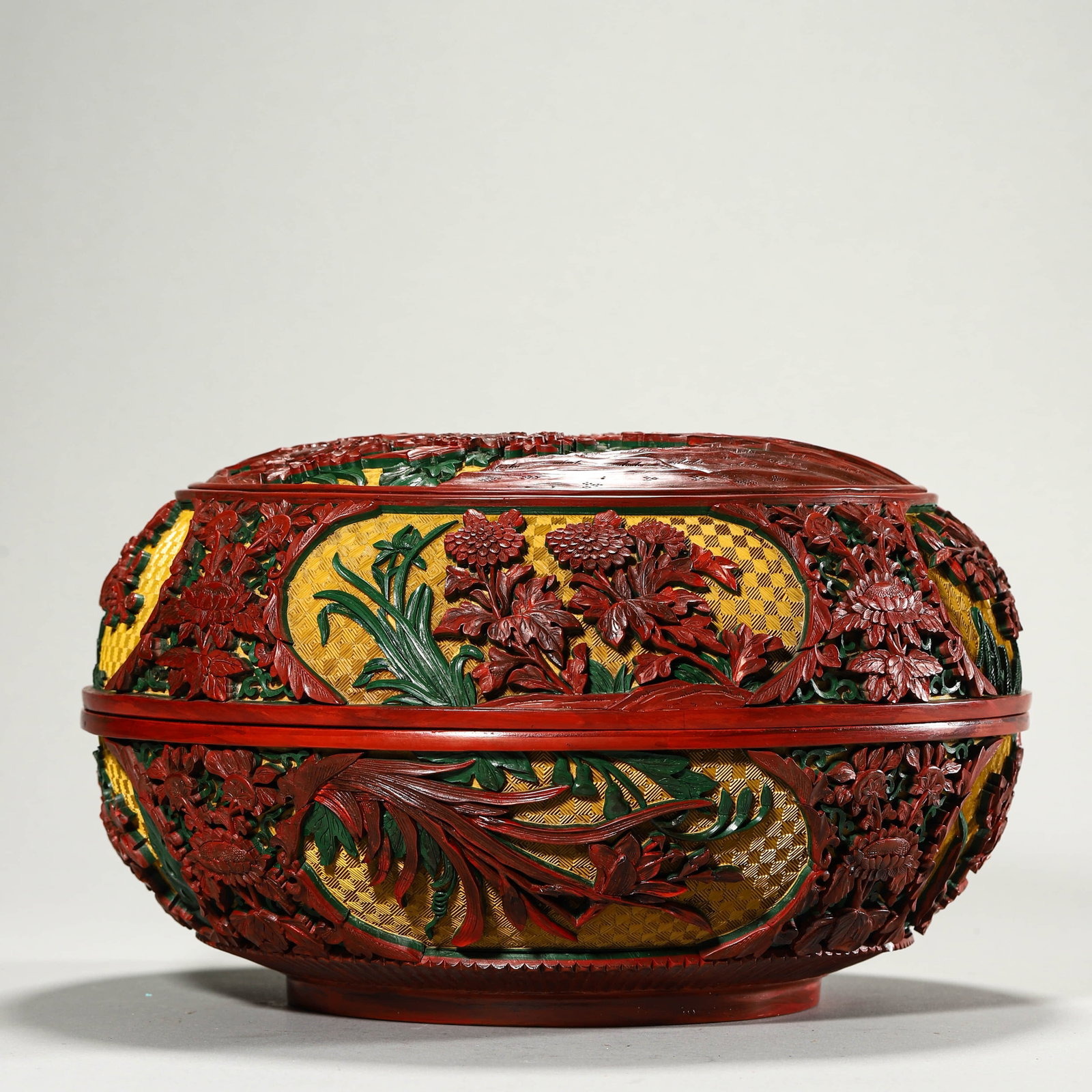A CARVED CINNABAR LACQUER COVERED BOX - 8