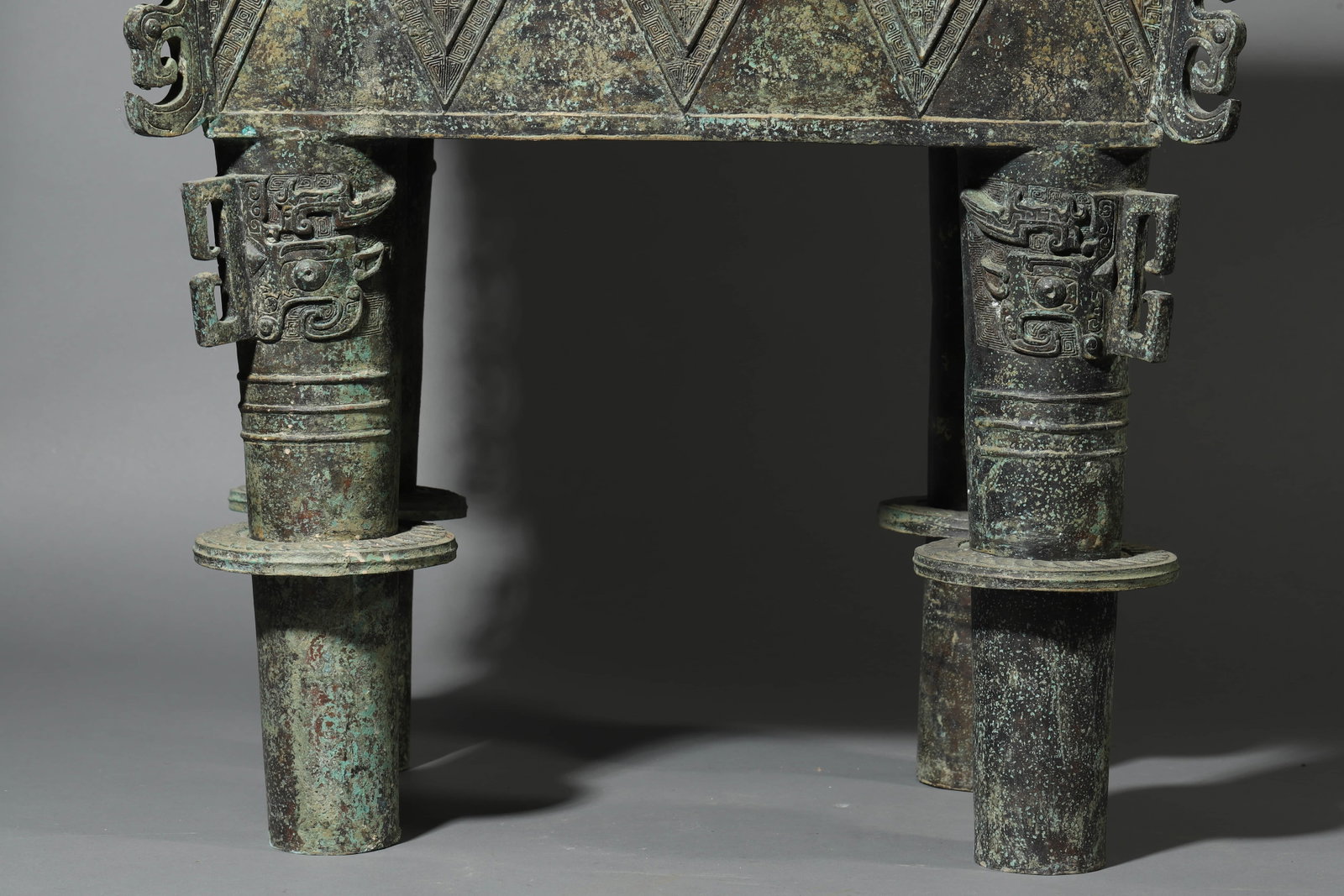 A BRONZE TRIPOD DING CENSER - 3