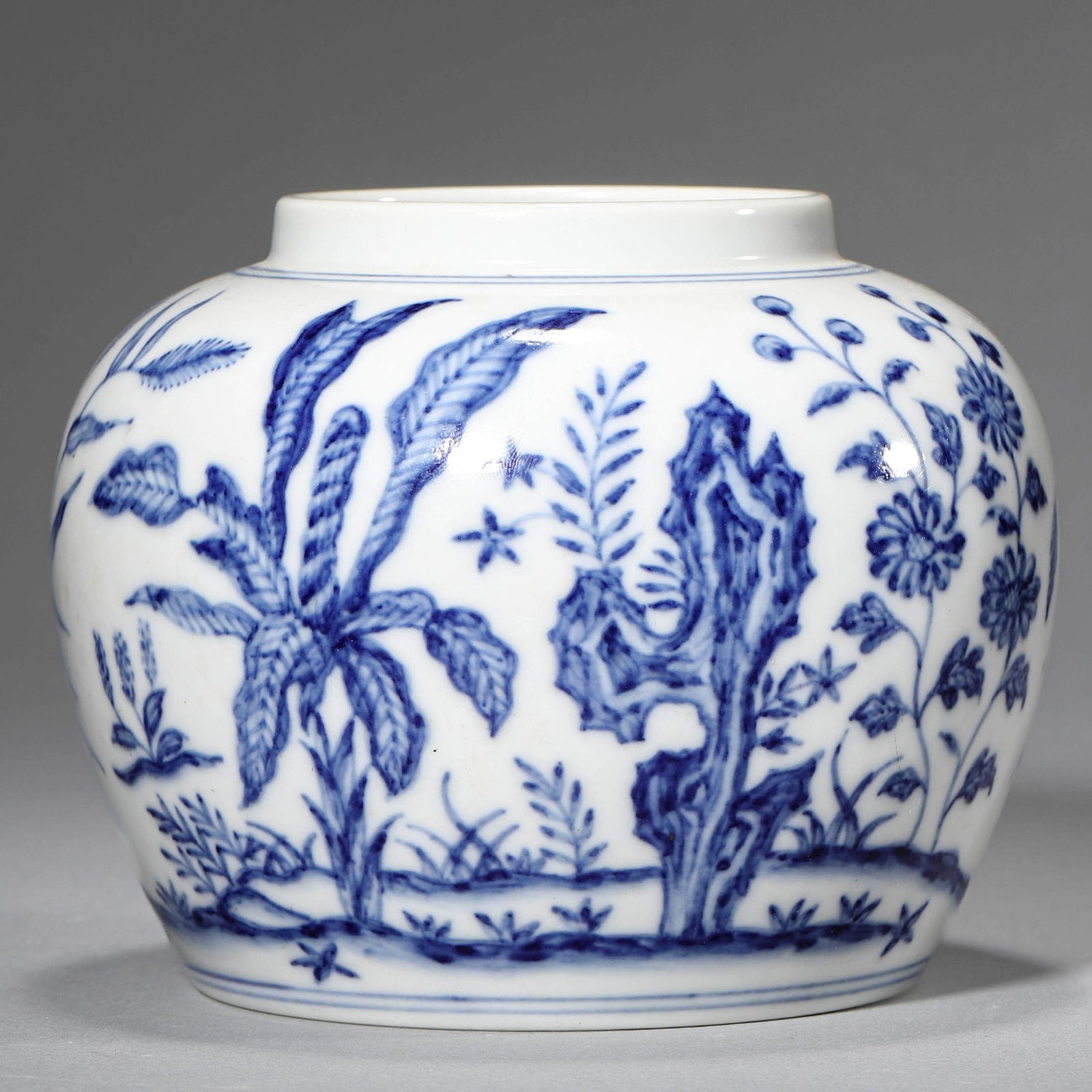 A BLUE AND WHITE 'FLOWERS' JAR (1 of 7)