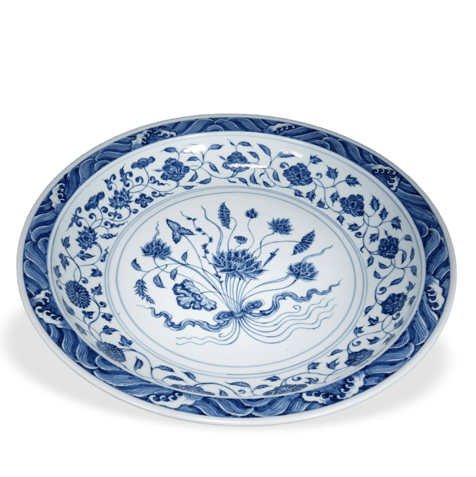YUAN BLUE AND WHITE 'LOTUS BOUQUET' LARGE DECORATIVE PLATE (1 of 6)