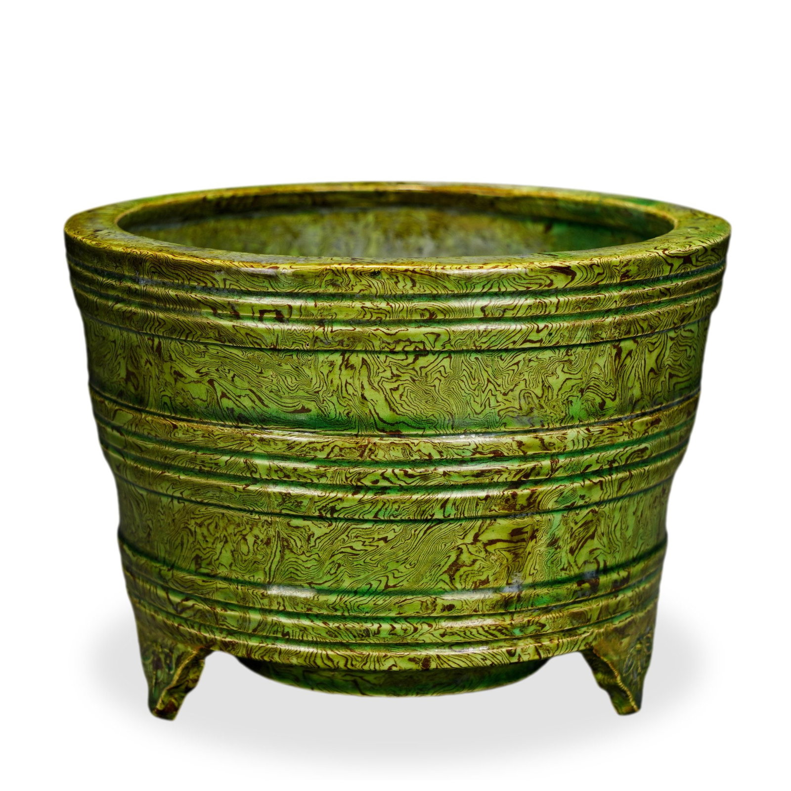 PEACOCK-GREEN GLAZED TRIPOD CENSER WITH BOWSTRING BANDS: 3 7/8 x 5 1/2 in (9.8 x 14 cm) Peacock-Green Glazed Tripod Censer with Bowstring Bands Dimensions: D: 5 1/2 in (14 cm); H: 3 7/8 in (9.8 cm) This refined tripod censer exemplifies the chromatic