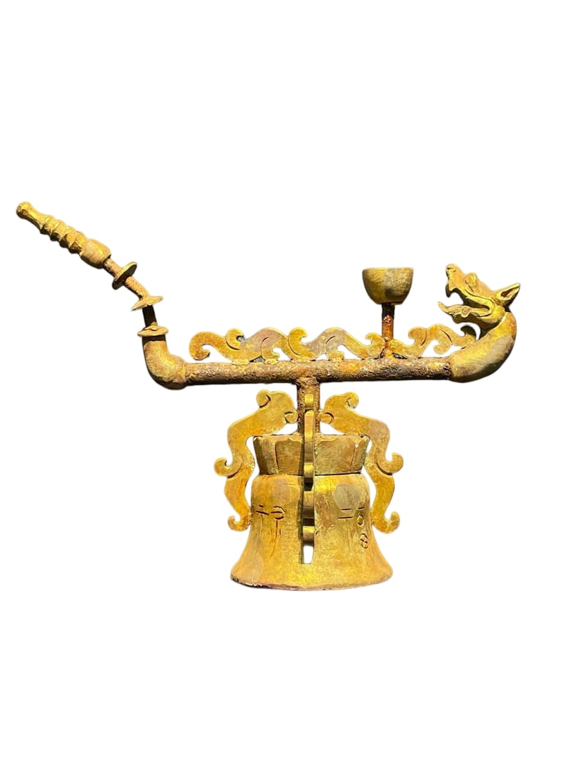 A treasured gilt-coated clay lampstand/candlestick.: A rare gilt-black candlestick/candle stand. 28 x 37 cm, 1700 g. Thank you for viewing our auction and we look forward to serving you as a valued customer! Provenance:An old private collection in Scotl