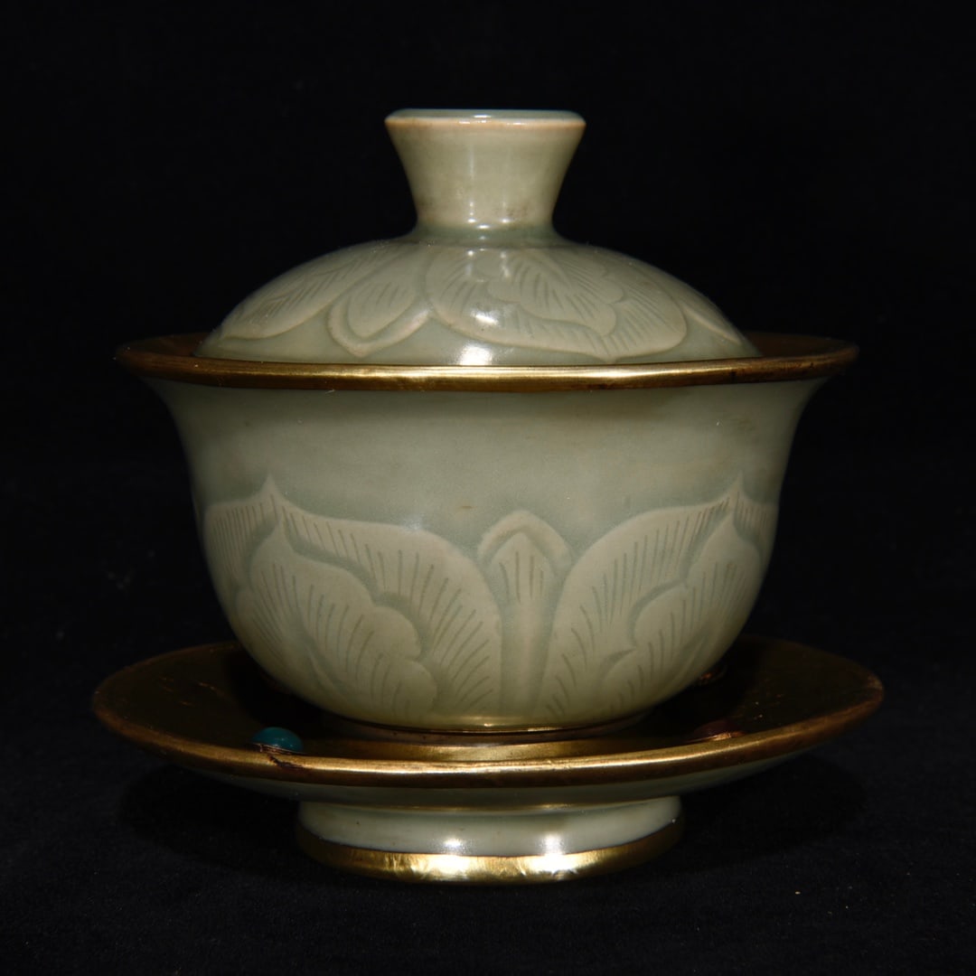 Yue ware gilt bronze covered bowl inlaid with gemstones (1 of 9)