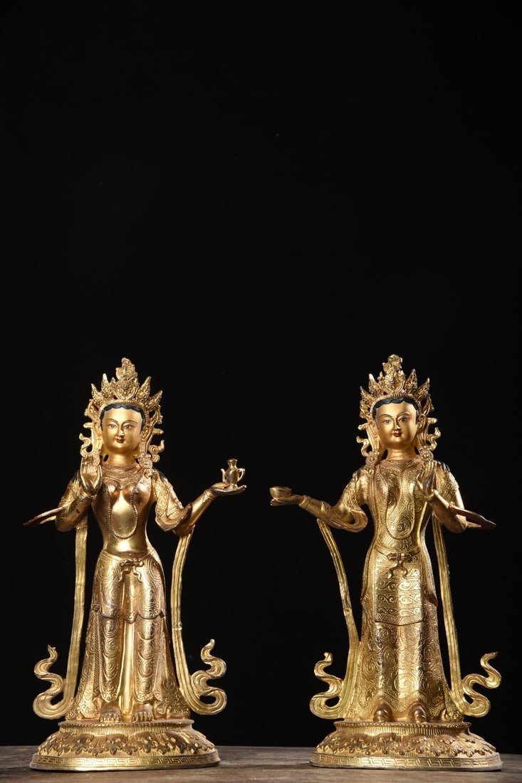 Gilt Bronze Avalokitesvara and Mahasthamaprapta Bodhisattva Statue: Gilt bronze Avalokitesvara and Mahasthamaprapta Bodhisattva statue (single statue): Height 40cm, Width 22cm, Thickness 14cm, Total weight 5580g. Thank you for viewing our auction and we look forward t