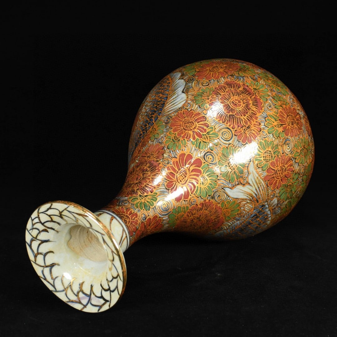 A polychrome gilt chrysanthemum-patterned Yuhuchun vase bearing the mark of Genghis Khan of the Song - 5