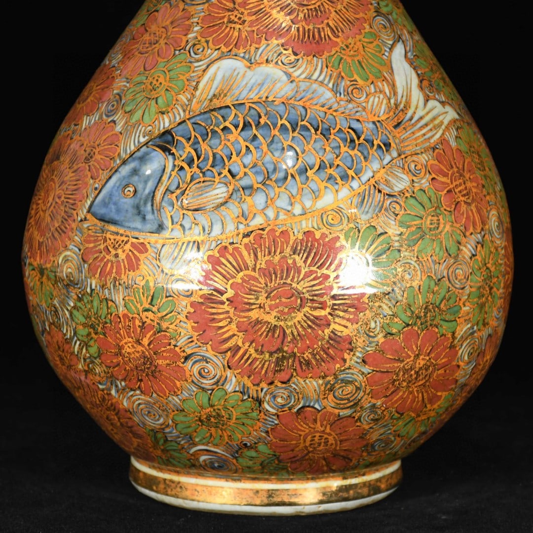 A polychrome gilt chrysanthemum-patterned Yuhuchun vase bearing the mark of Genghis Khan of the Song - 6