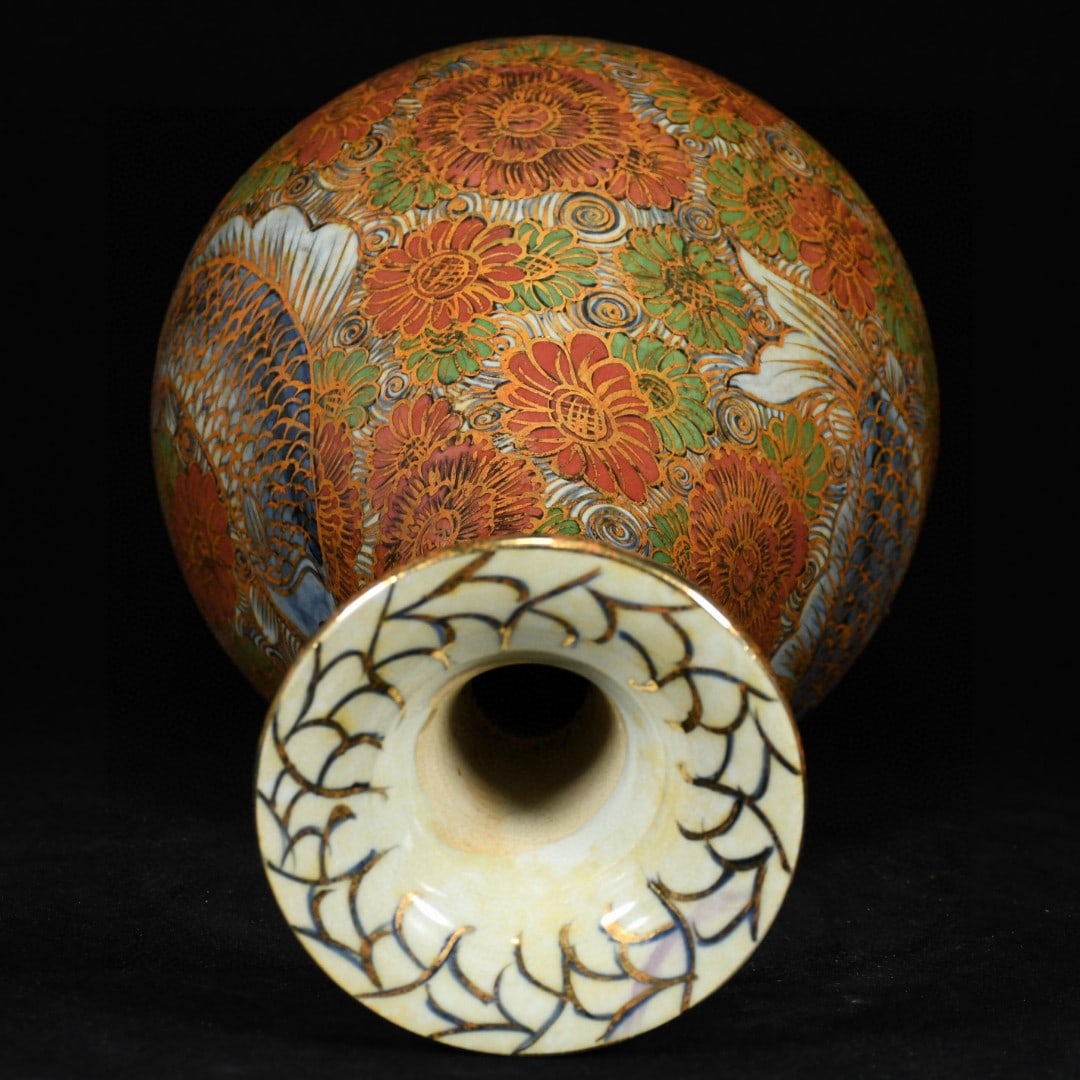 A polychrome gilt chrysanthemum-patterned Yuhuchun vase bearing the mark of Genghis Khan of the Song - 7