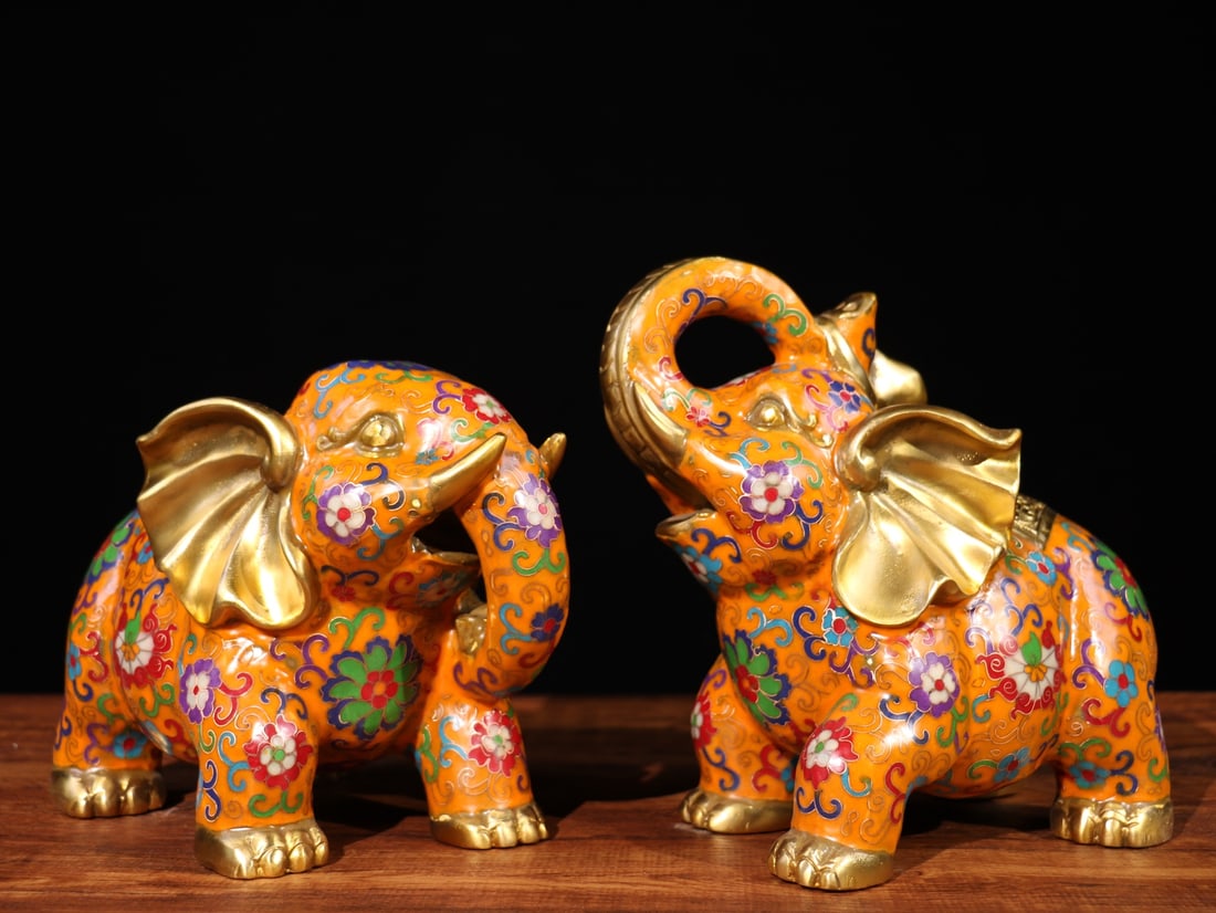 Collector's item: pure copper gilt cloisonne elephant figurine: This is a rare pure copper gilt cloisonne elephant figurine with auspicious and prosperous symbolism. It is well-proportioned, heavy, and purely handmade with filigree enamel decoration. The piece mea