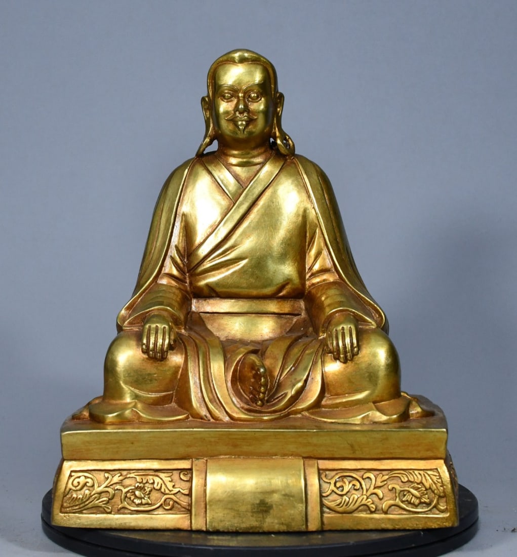 Gilded Brass Guru Buddha: This gilt brass Guru Buddha statue is thick and heavy, meticulously cast, with an elegant color and a thick, antique patina, exuding a natural and dignified charm. The entire statue is deeply and powe