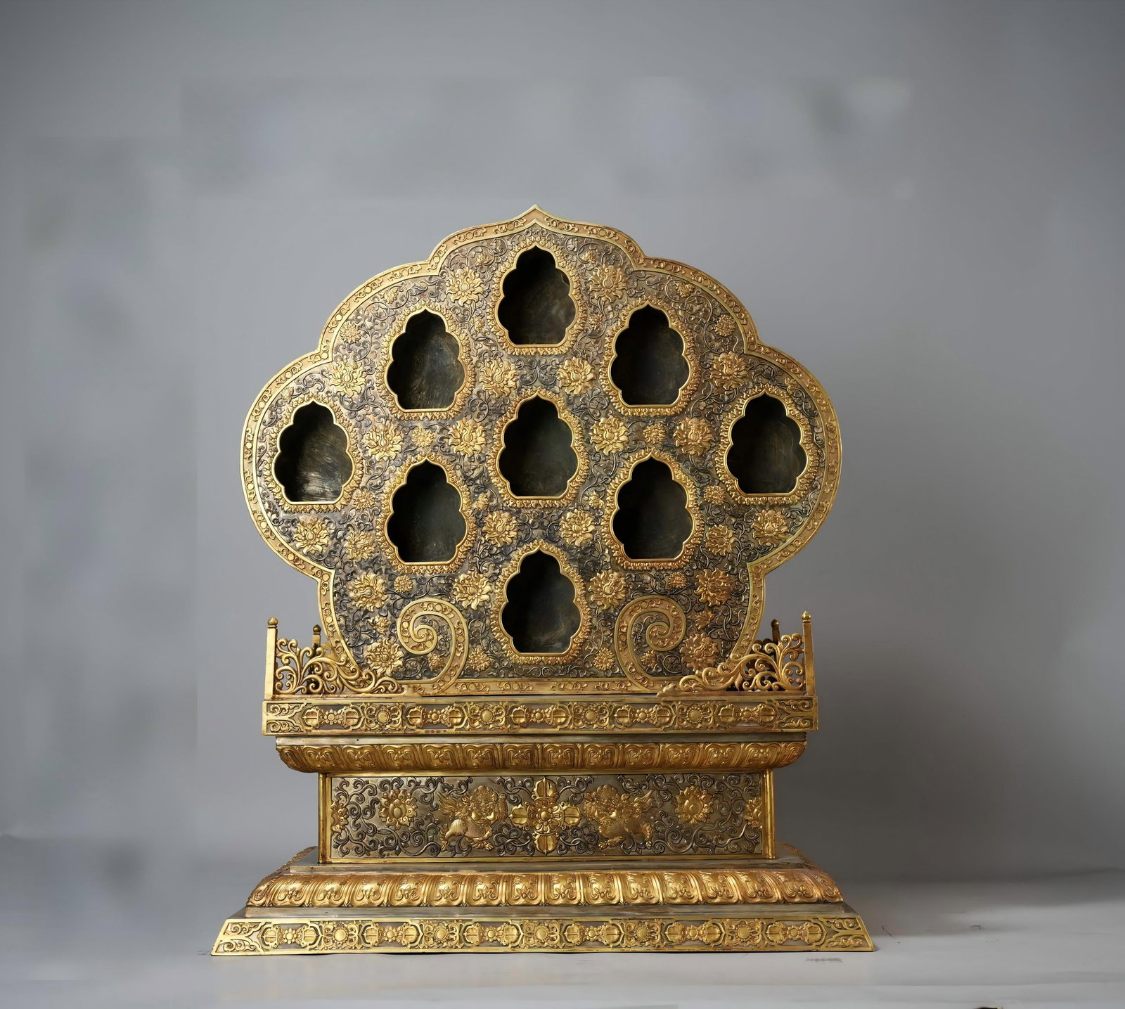 Gilded and silver engraved with intricate Buddhist niches: Gilded and silver-plated, intricately engraved Buddhist niche, 70x56cm, 45kg. Thank you for viewing our auction and we look forward to serving you as a valued customer! Provenance:From an old private 