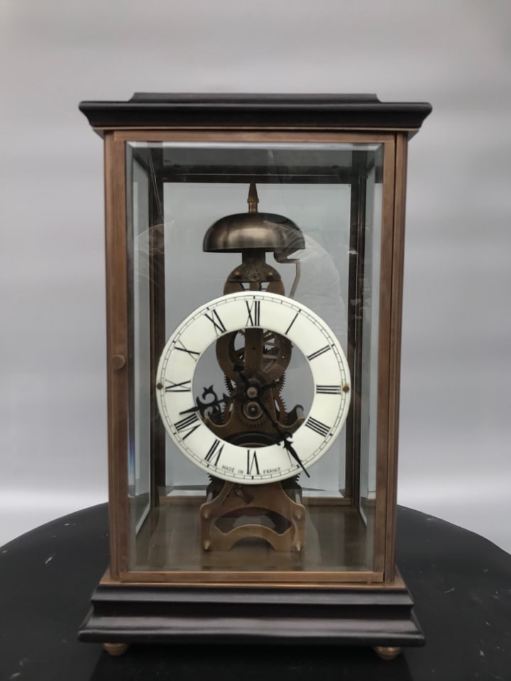 31-Day Frame Clock Made of Pure Copper: A pure copper 31-day frame clock, a classic and creative pendulum clock for home decor, a chiming clock, with exquisite workmanship, perfect condition, extremely high collection value, and excellent d