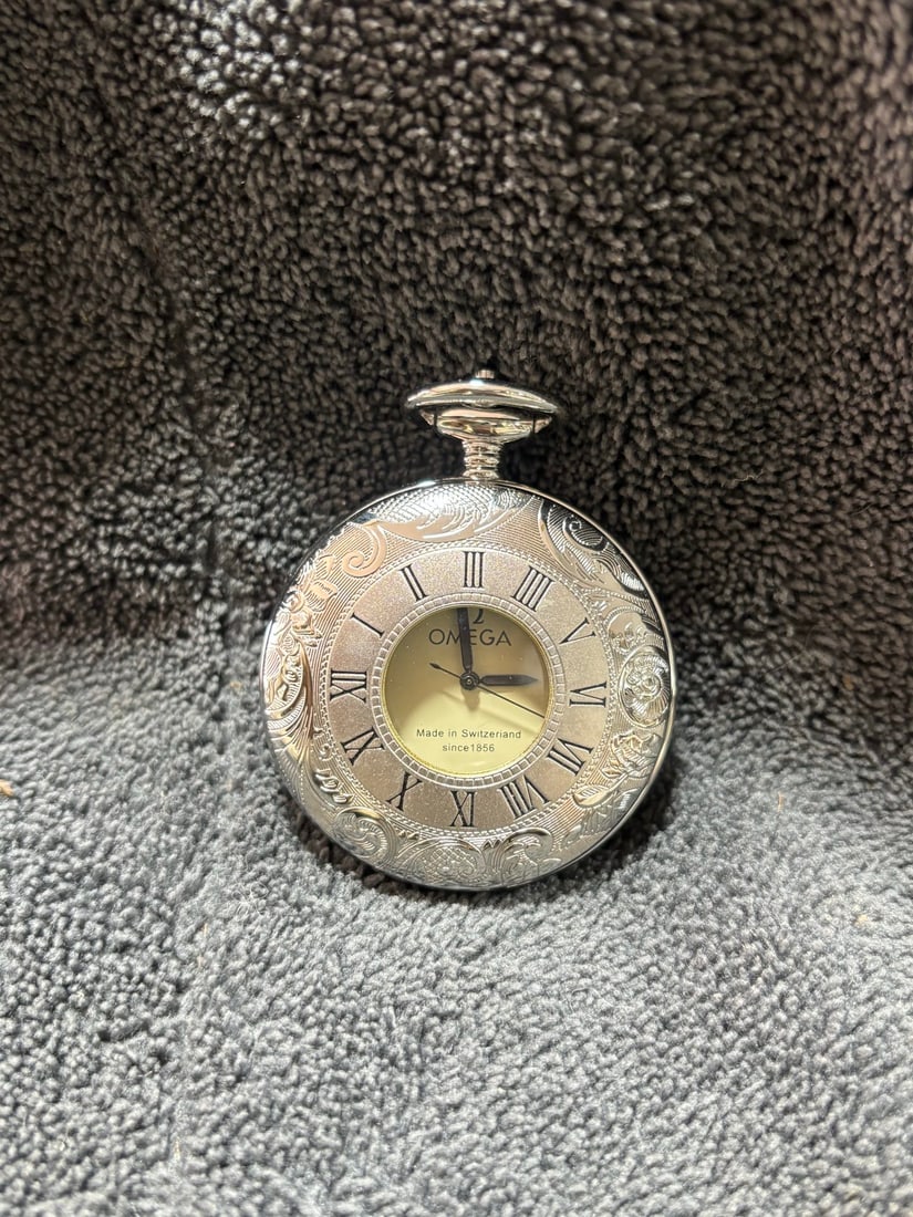 pocket watch: Pocket watch, mechanical movement, manually wound, keeps normal time, approximately 50 mm in diameter. Thank you for viewing our auction and we look forward to serving you as a valued customer! Proven