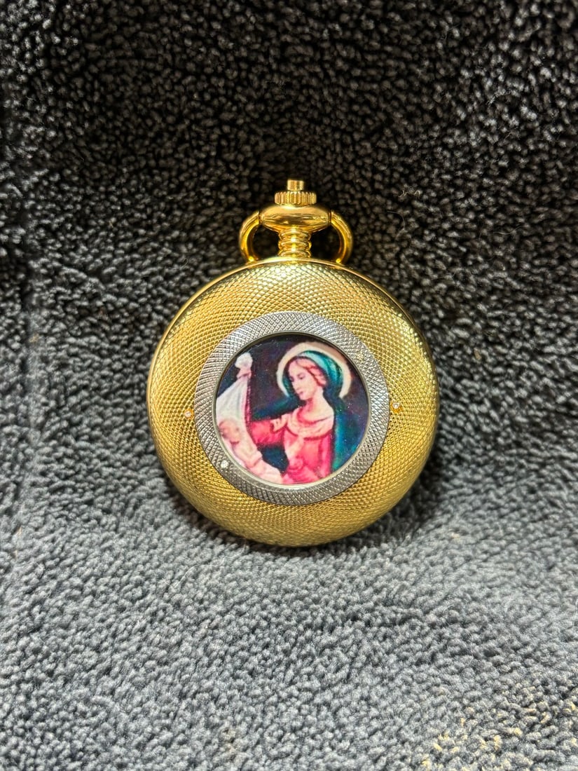 Gilded pocket watch: Gilded pocket watch, mechanical movement, manual winding. Thank you for viewing our auction and we look forward to serving you as a valued customer! Provenance:Private collection from a professor in