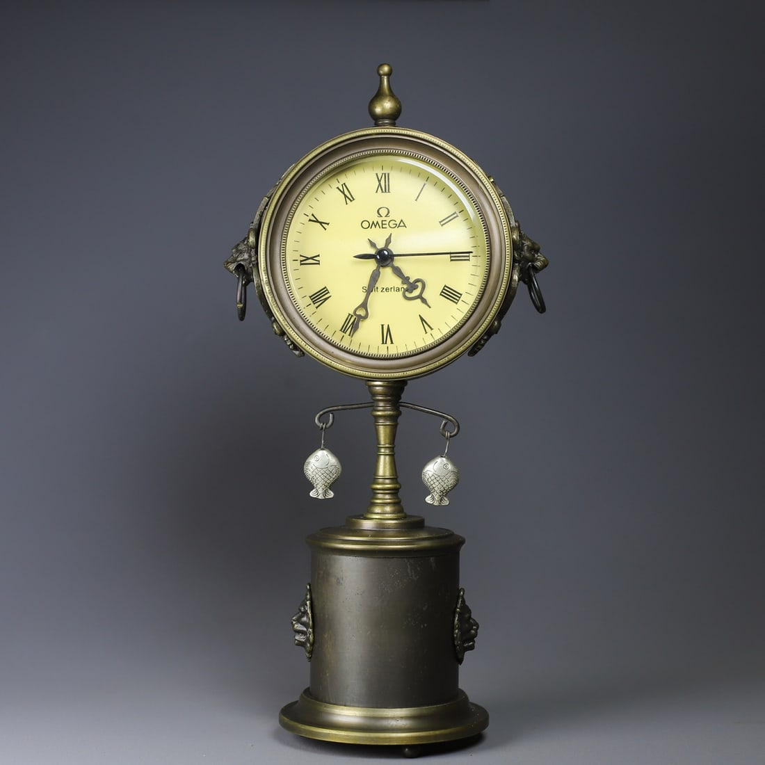 Old Collection of Cast Bronze Timekeeping Clocks with Brains: The old bronze "Everything Goes Well" timekeeping clock with a clasp measures 13cm in length, 8cm in width, and 28cm in height. Thank you for viewing our auction and we look forward to serving you as