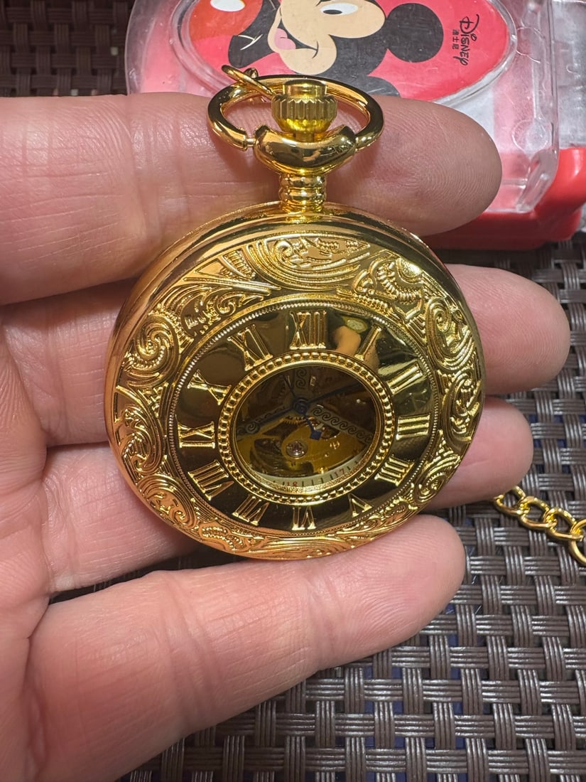 European-style alloy case gilded pocket watch: European-style alloy case, gilded pocket watch, 50cm in diameter. Thank you for viewing our auction and we look forward to serving you as a valued customer! Provenance:From an old private collection