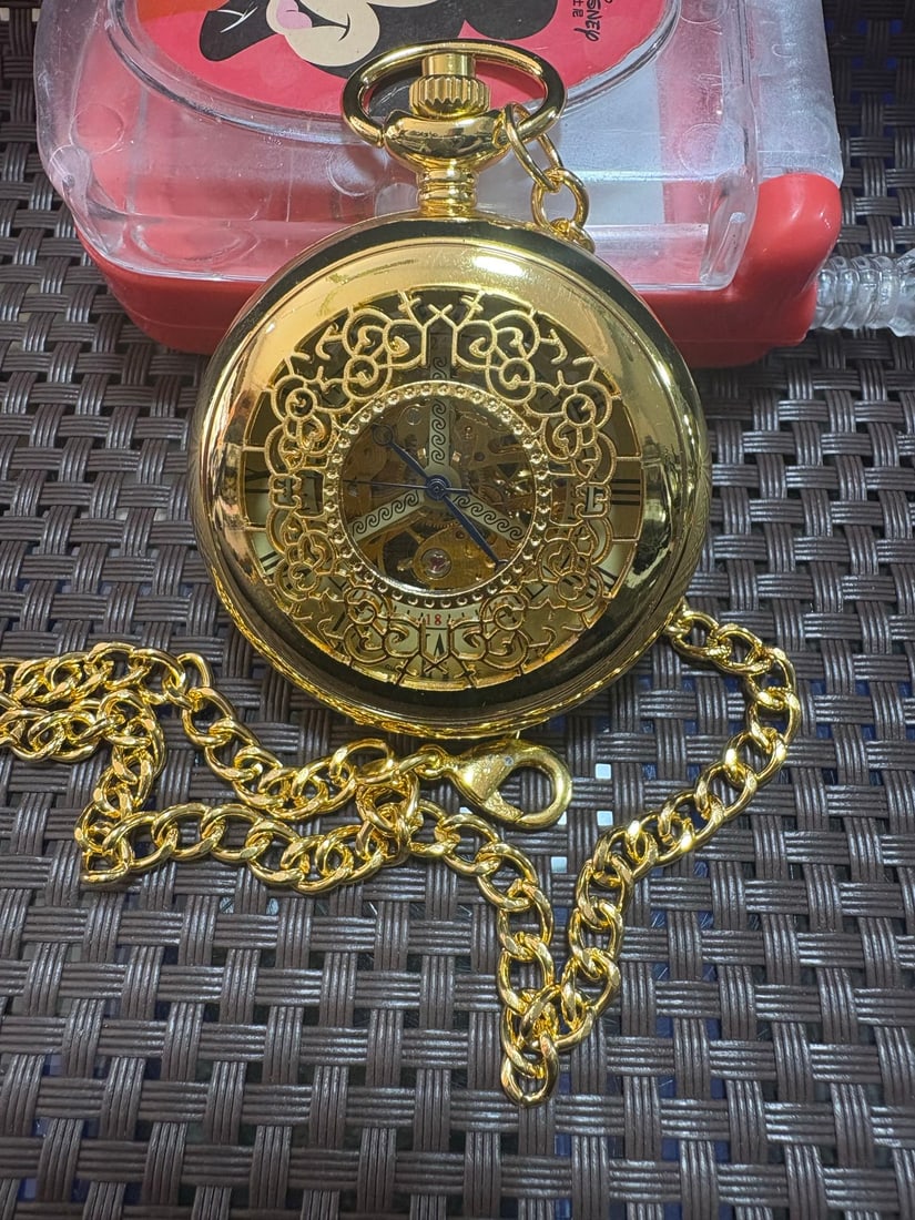 European-style alloy case gilded pocket watch: European-style alloy case, gilded pocket watch, 50cm in diameter. Thank you for viewing our auction and we look forward to serving you as a valued customer! Provenance:From an old private collection