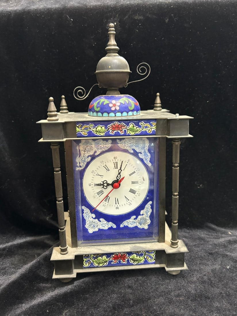 Cloisonne clock: Cloisonne table clock. Thank you for viewing our auction and we look forward to serving you as a valued customer! Provenance:From an old private collection in Cotswold, United Kingdom.? Our