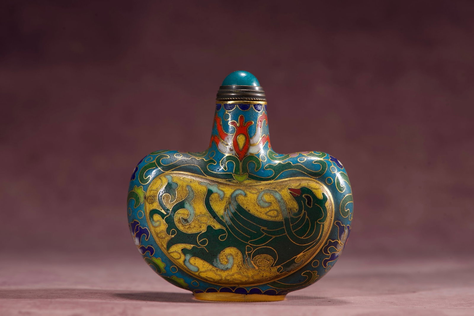 Copper-bodied cloisonne enamel snuff bottle with phoenix design: A cloisonne enamel snuff bottle with a phoenix design on a copper base. It is 72mm high, 71mm wide, and 35mm thick, and weighs 82g. Thank you for viewing our auction and we look forward to serving you