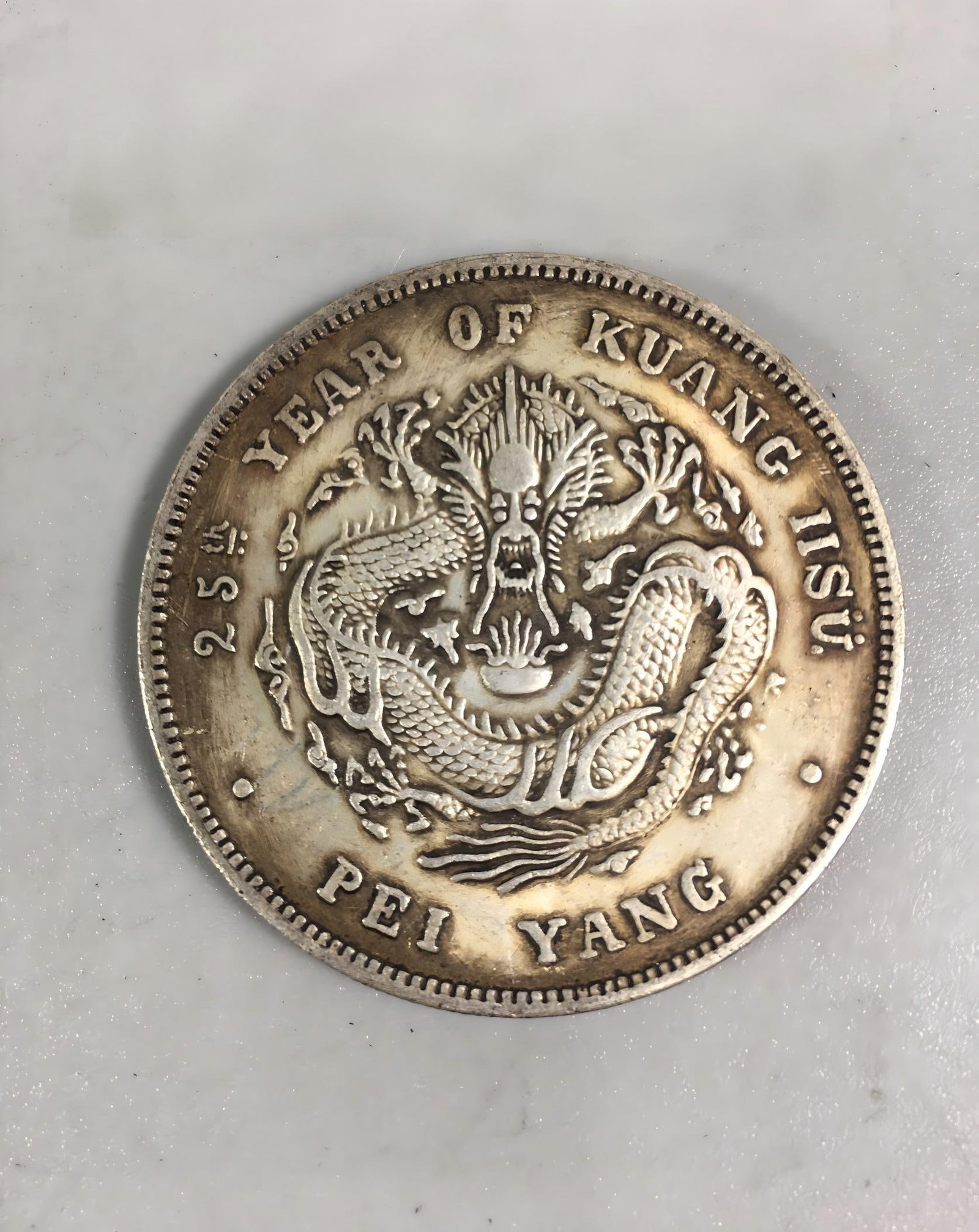 silver dollars: Silver dollars. Thank you for viewing our auction and we look forward to serving you as a valued customer! Provenance:From an old private collection in Cotswold, United Kingdom.? Our cooperative logis