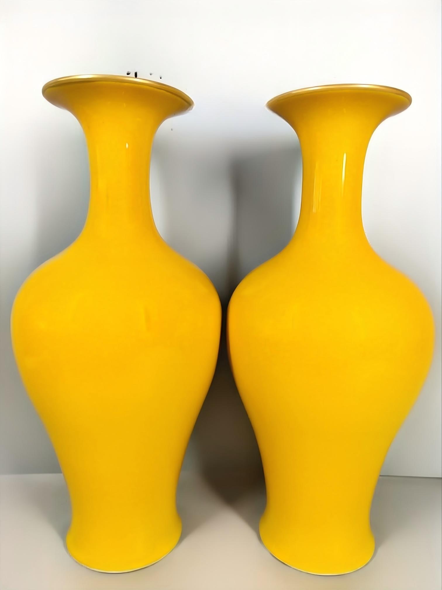 A monochrome lacquered vase with a gold-rimmed mouth made during the Qianlong reign.: A pair of rare, monochrome, crackled-glaze, gold-rimmed vases made during the Qianlong reign. Thank you for viewing our auction and we look forward to serving you as a valued customer!