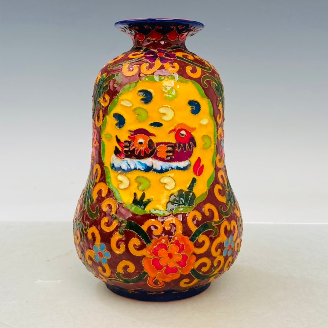 Ru porcelain cloisonne enamel vase: Ru ware cloisonne enamel vase, 18 cm high and 11 cm in diameter. Thank you for viewing our auction and we look forward to serving you as a valued customer! Provenance:Private collection from a