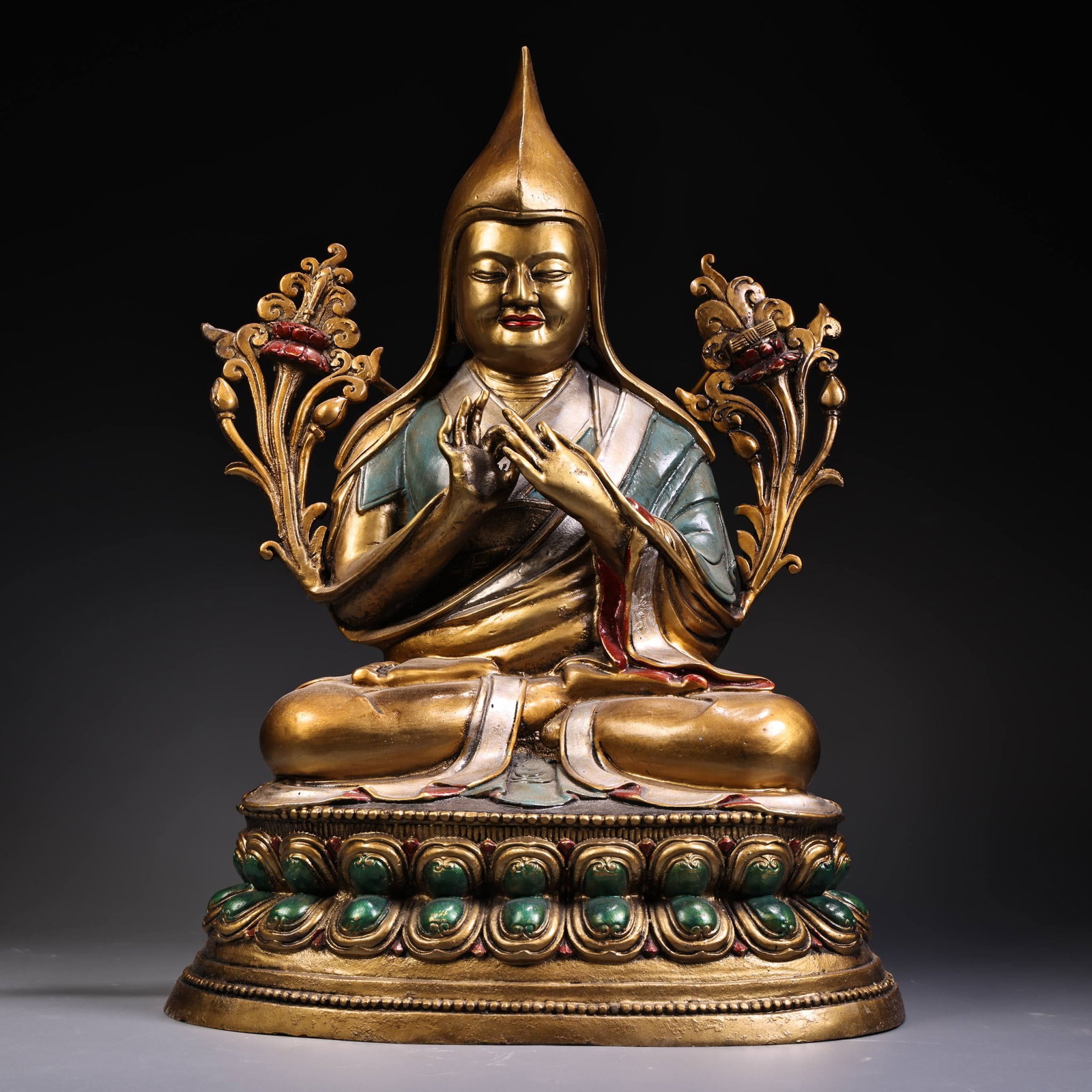 A pure copper, high-relief, engraved, painted, and gilded statue of Master Tsongkhapa.: pure copper, high-relief, engraved, painted, and gilded statue of Master Tsongkhapa. Exquisitely crafted and beautifully made, weighing 4600g, 43cm high, and 28cm wide. Thank you for viewing our aucti