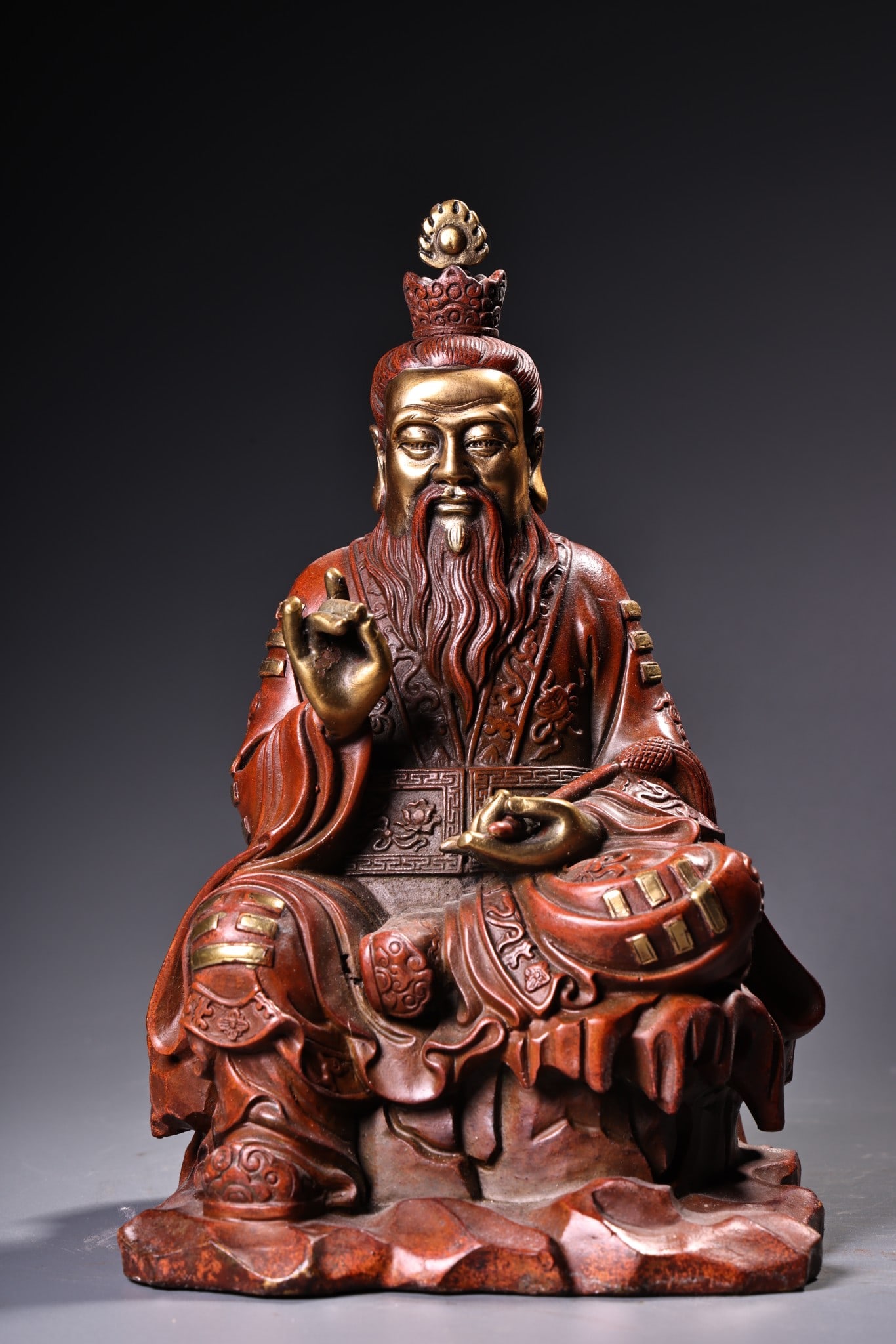 rare and valuable collection includes a pure copper and red copper high-relief gilt Laozi Buddha: A rare and exquisite bronze statue of Laozi (Taishang Laojun) with high relief engraving and gilding, crafted from pure copper. The statue is 1400g in weight, 18cm in height, and 11cm in width. Thank 