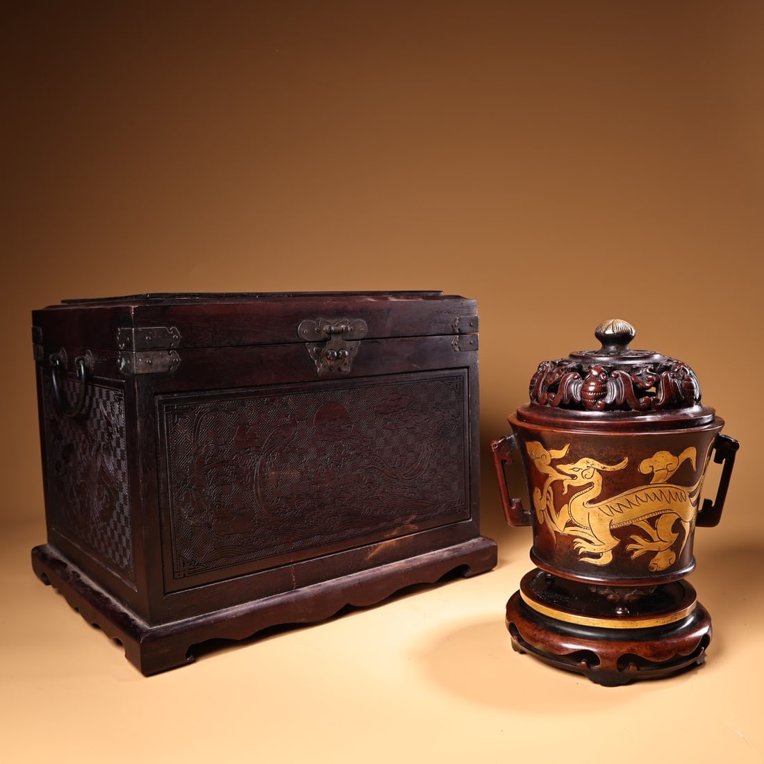 Rare imperial bronze incense burner with high relief engraving and gilding, from a rare collection,: A rare, high-relief, gilded bronze incense burner from a royal collection, complete with an antique wooden box. Exquisitely crafted, beautifully shaped, and uniquely designed. Weighs 3670g, 23cm high,