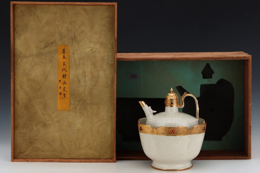 A Song Dynasty Ding ware wine warmer with gold plating and engraving, formerly in the collection.: A Song Dynasty Ding ware warming wine pot with gold plating and engraving, formerly in the collection. Dimensions: Height: 24.3cm, Diameter: 21.5cm. Thank you for viewing our auction and we look forwa