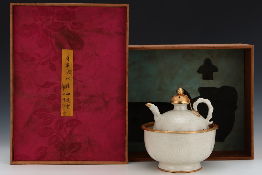 A Song Dynasty Ding ware wine warmer with gold plating and engraving, formerly in the collection.: A Song Dynasty Ding ware warming wine pot with gold plating and engraving, formerly in the collection. Dimensions: Height: 24cm, Diameter: 22.5cm. Thank you for viewing our auction and we look forward