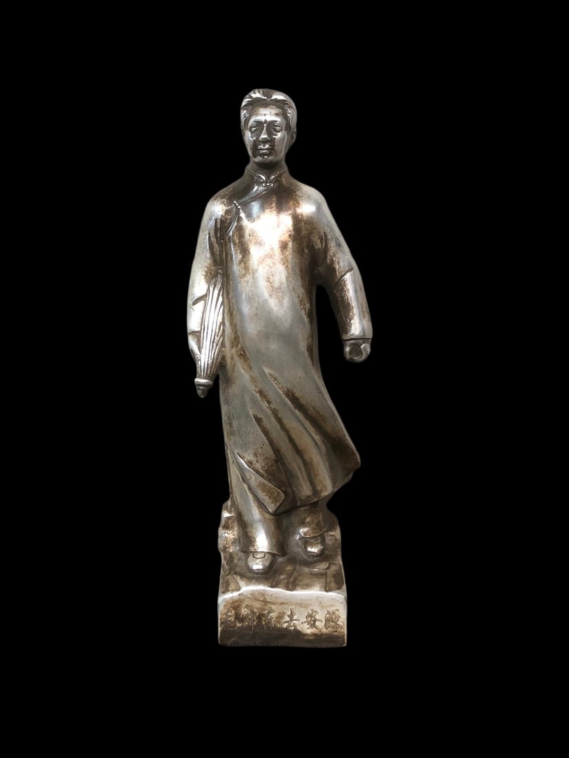High-relief sculpture of Chairman Mao visiting Anyuan made of white bronze with silver gilding.: white bronze gilded silver high-relief sculpture of Chairman Mao visiting Anyuan, with a warm, delicate, and sophisticated patina. Exquisitely crafted, measuring 9cm in length, 7.5cm in width, and 27c
