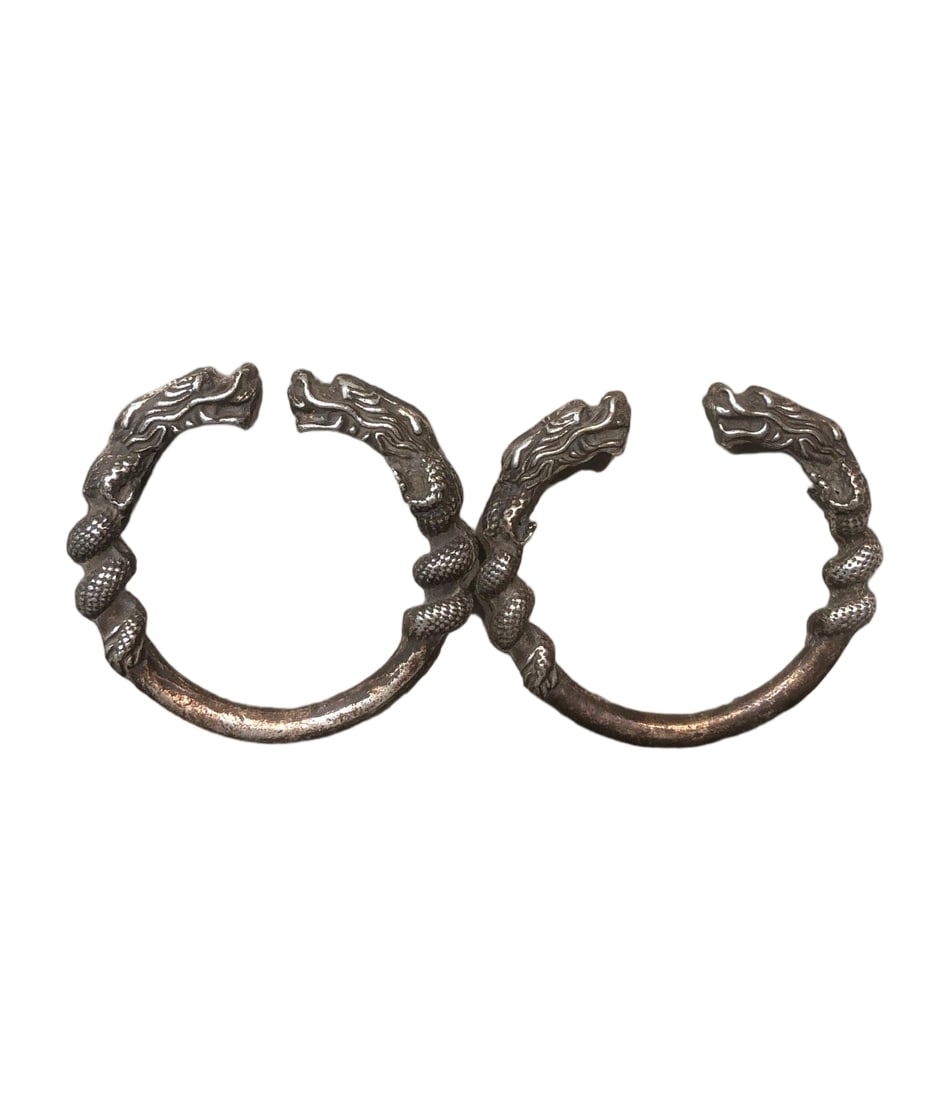 White copper gilded double dragon bracelet: White copper gilded silver double dragon bracelet, with a rich patina, perfect condition, and elegant design. Length 7.5cm, width 1cm, height 7cm. Thank you for viewing our auction and we look forward