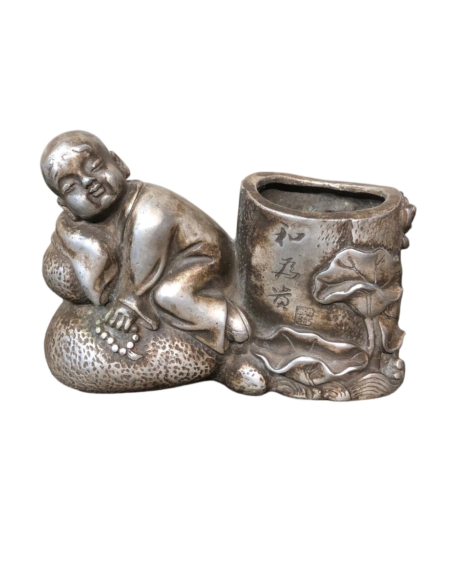 White bronze gilt silver high-relief Qianlong-era "Harmony is Precious" brush holder ornament.: A white bronze brush holder with gilt silver high-relief carving of "Harmony is Precious" from the Qianlong period. It has a rich, aged patina, is in perfect condition, and has a grand design. It meas