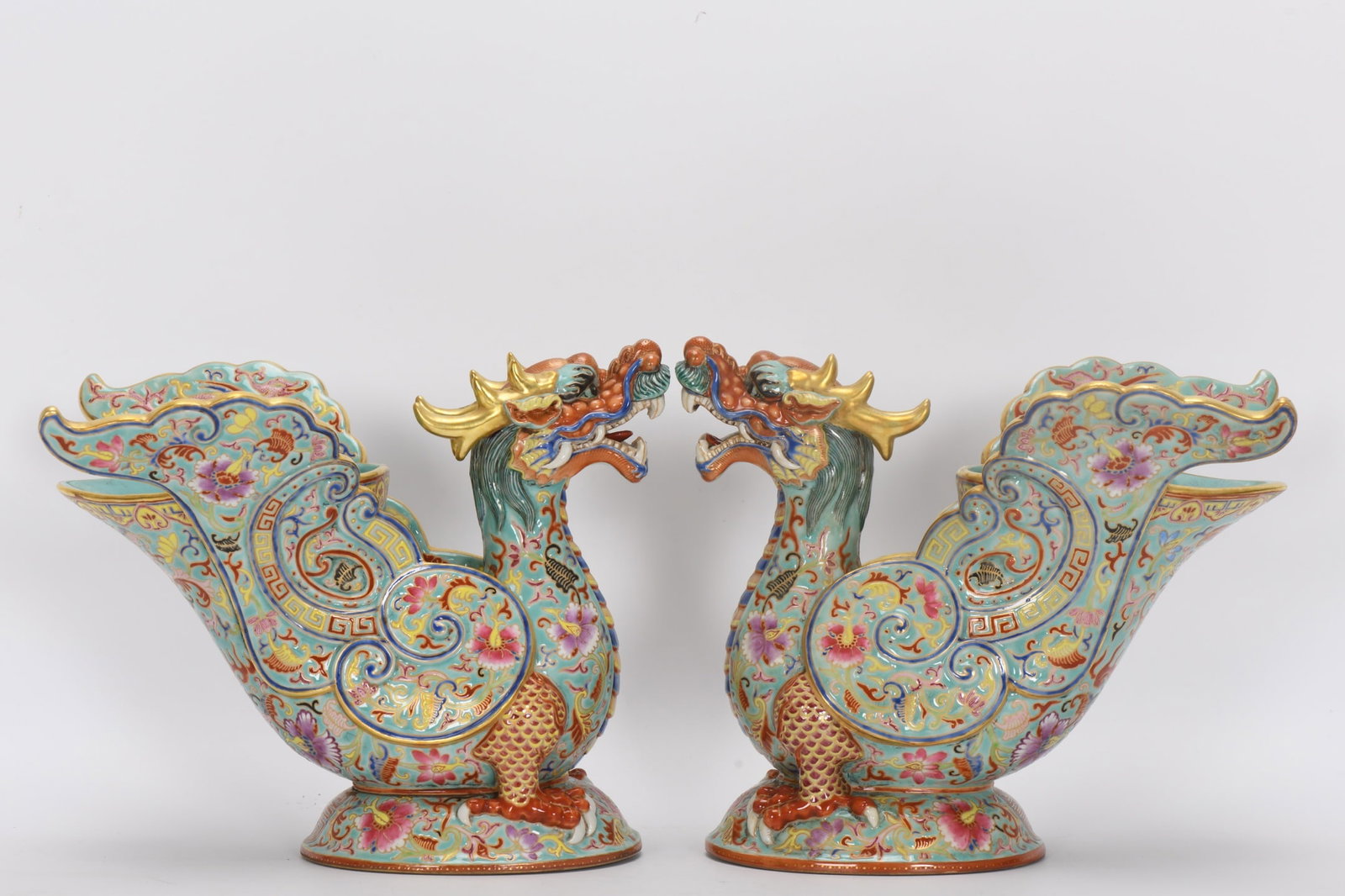 Cloisonne Enamel and Gold-Painted Dragon Head Cup: A Qing Dynasty, Qianlong period, cloisonne enamel cup with gold-painted dragon head, 18cm high, 11.6cm in diameter at the mouth, 21.6cm long, 14.5cm wide, and 11.6cm in diameter at the base. Thank you