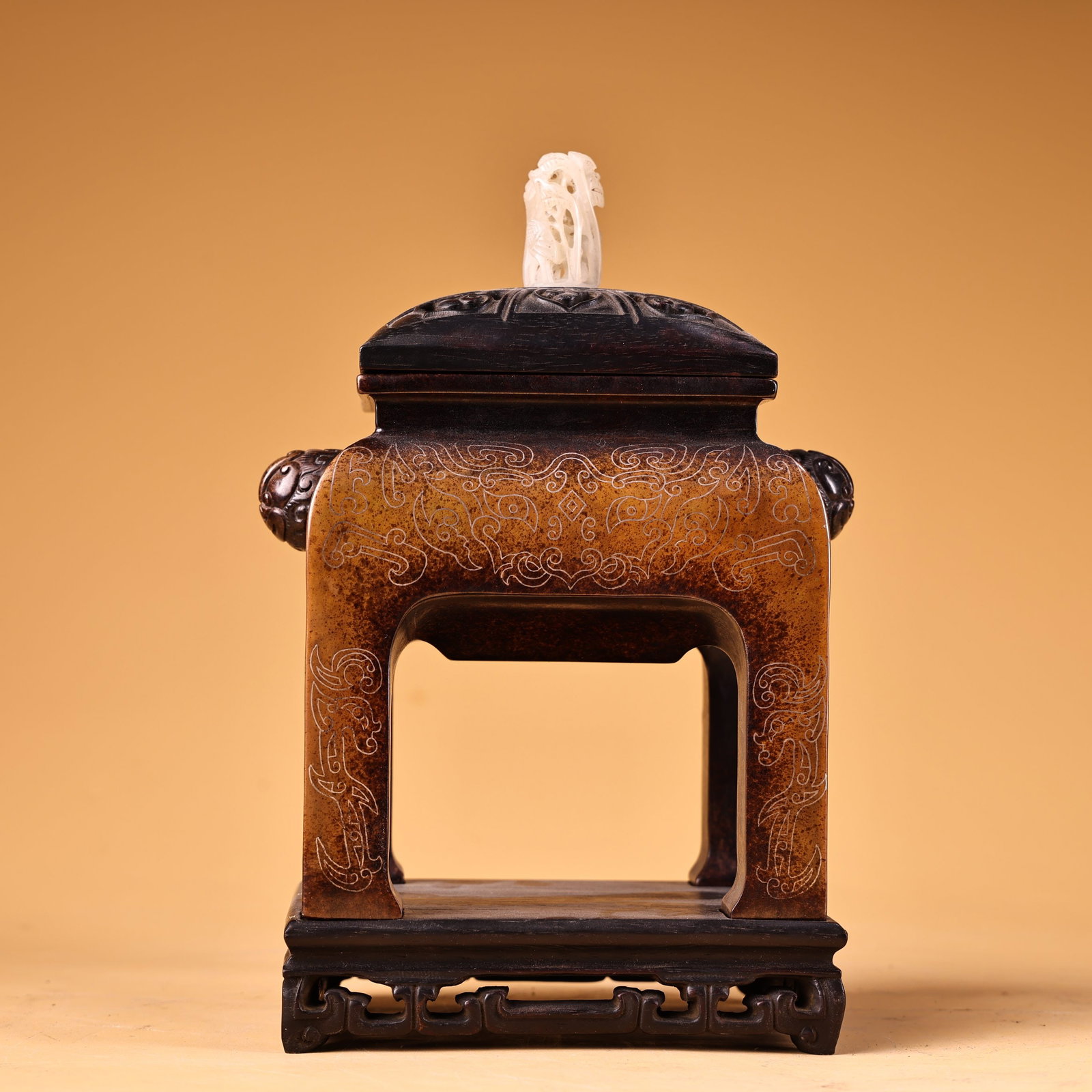 Rare antique pure copper incense burner inlaid with silver wire: rare, well-preserved antique incense burner made of pure copper and inlaid with silver wire, featuring a carved rosewood lid and base. Exquisitely crafted and beautifully designed, it weighs 2460g, is