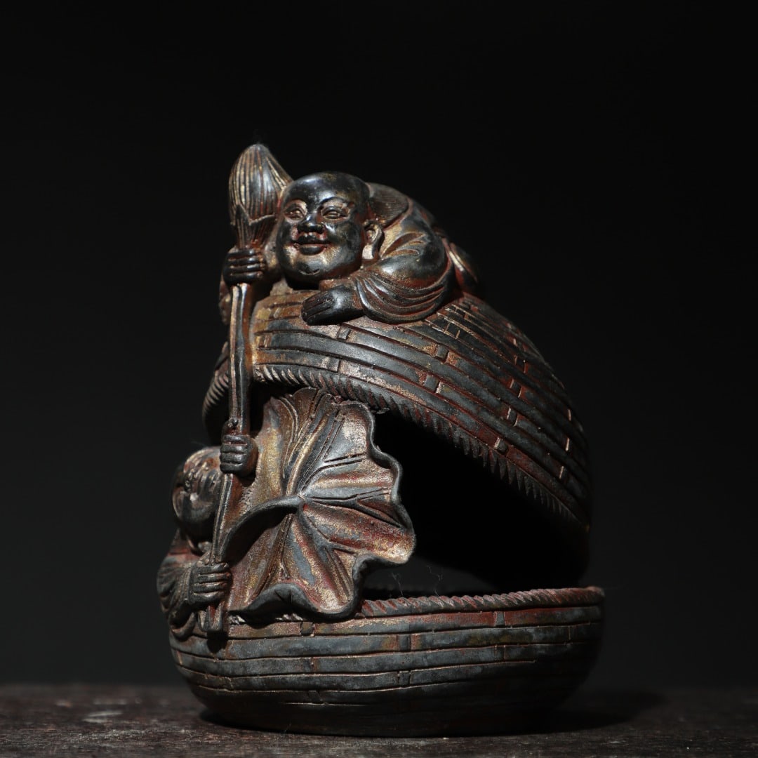 Rare antique copper-gilt bronze figurine of two immortals and lotus leaves symbolizing harmony and: Data for the antique bronze-gilt lotus leaf figurine depicting two immortals in harmony: Height 14cm, Width 10cm, Thickness 10cm, Weight 750g. Thank you for viewing our auction and we look forward to