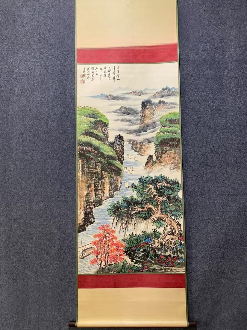 Guan Shanyue's exquisite hand-painted landscape paintings: This is a fine hand-painted landscape painting by Guan Shanyue, characterized by its grandeur, beauty, meticulous detail, and exquisite craftsmanship. A valuable piece for collection and study. Guan S