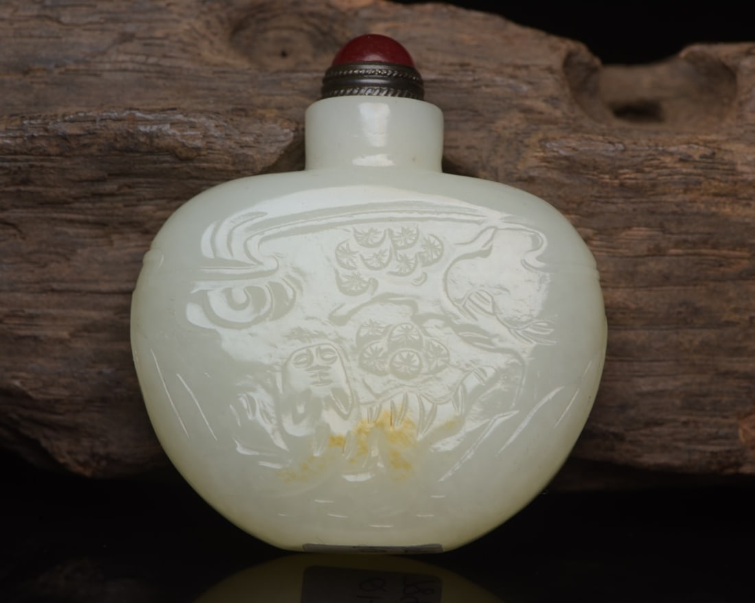 Hetian jade snuff bottle - 2