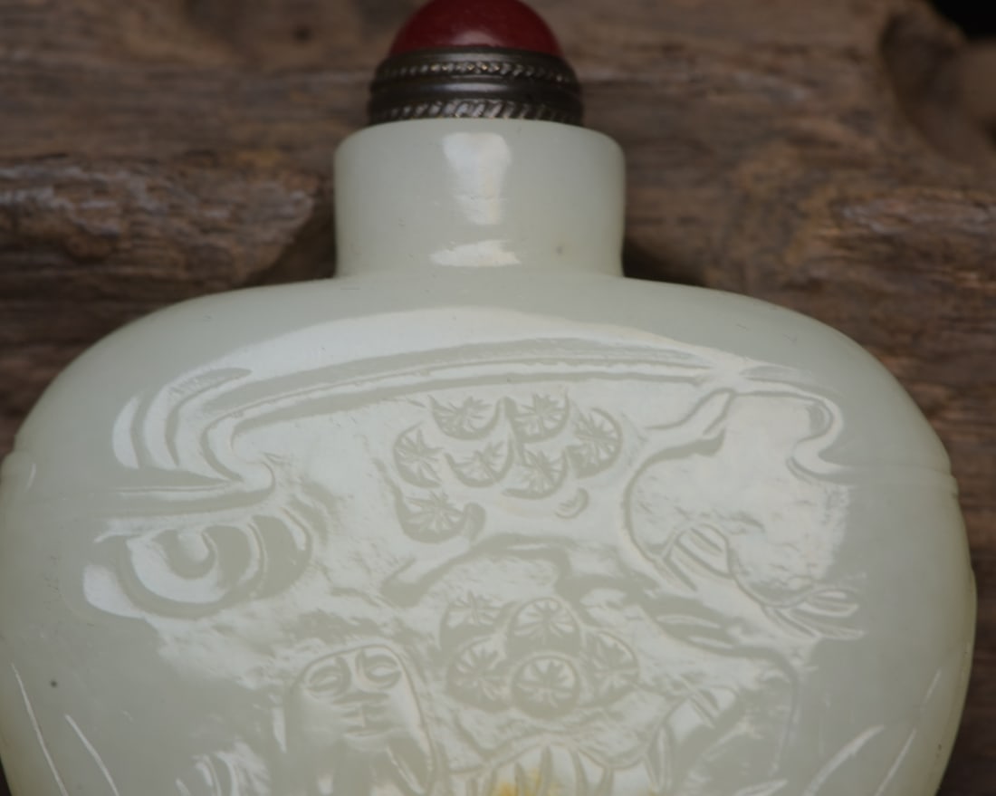 Hetian jade snuff bottle - 7