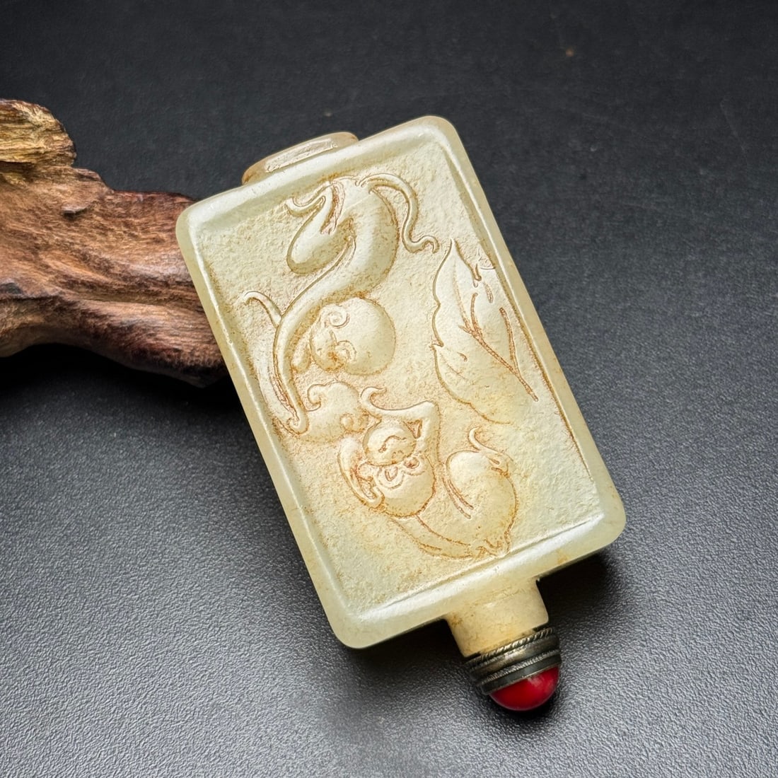 Hetian jade snuff bottle - 2
