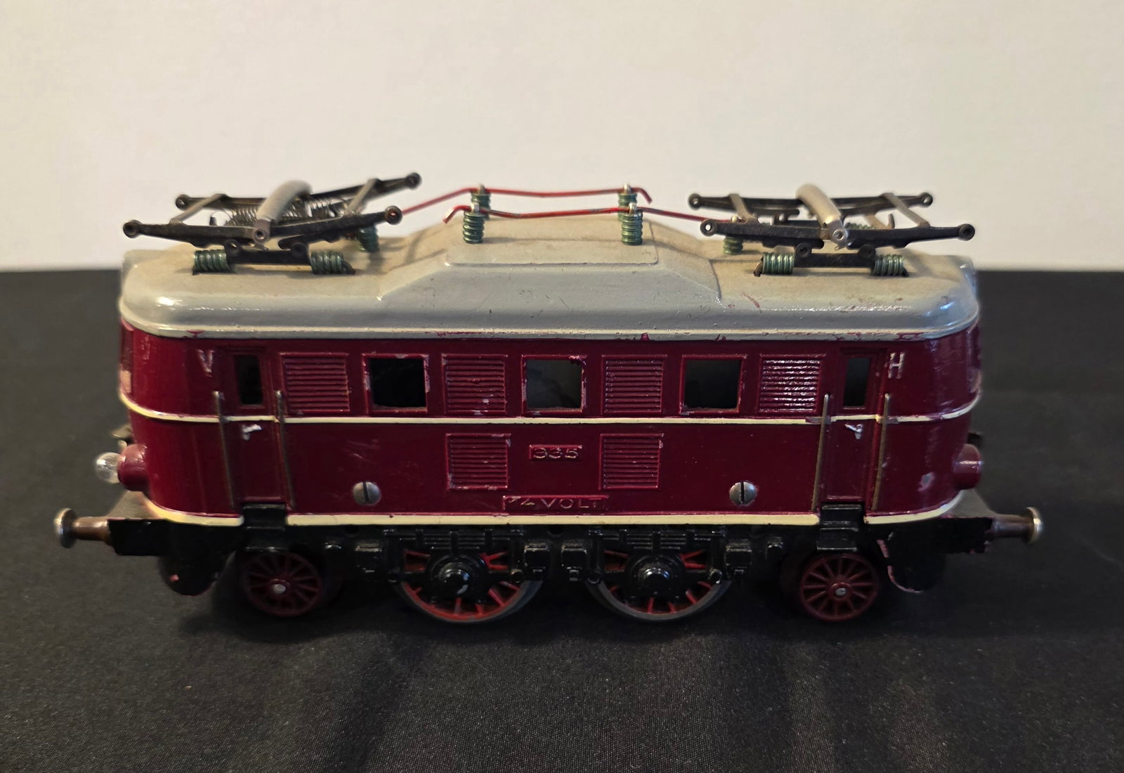 Flieschmann 335 Locomotive: O gauge, 14V. Made in Germany. 50% of all proceeds from the sale of this lot will be donated to the Raise Your Banner Foundation, a Washington DC based non-profit whose mission is to break down the st