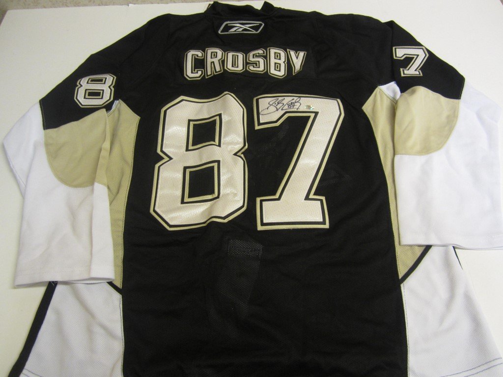 Syndey Crosby Signed Jersey: Syndey Crosby Pittsburgh Penguins signed NHL hockey jersey, this comes with a certificate of authenticity (COA)