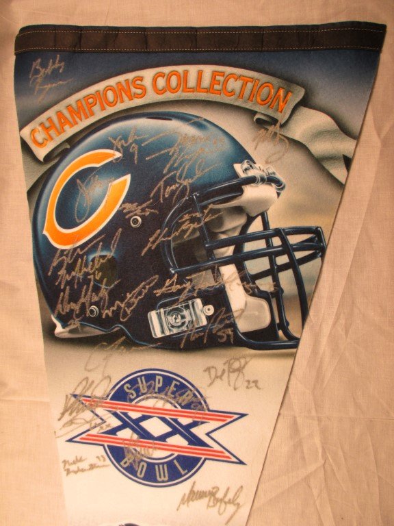 Chicago Bears signed large pennant: Chicago Bears Super Bowl XX Champions Premium Large pennant 17" x 40" roll and go non wrinkle felt. This has 22 signatures on it, included are: Jim McMahon, Steve McMichael, Tom Thayer, Dave Duerson,