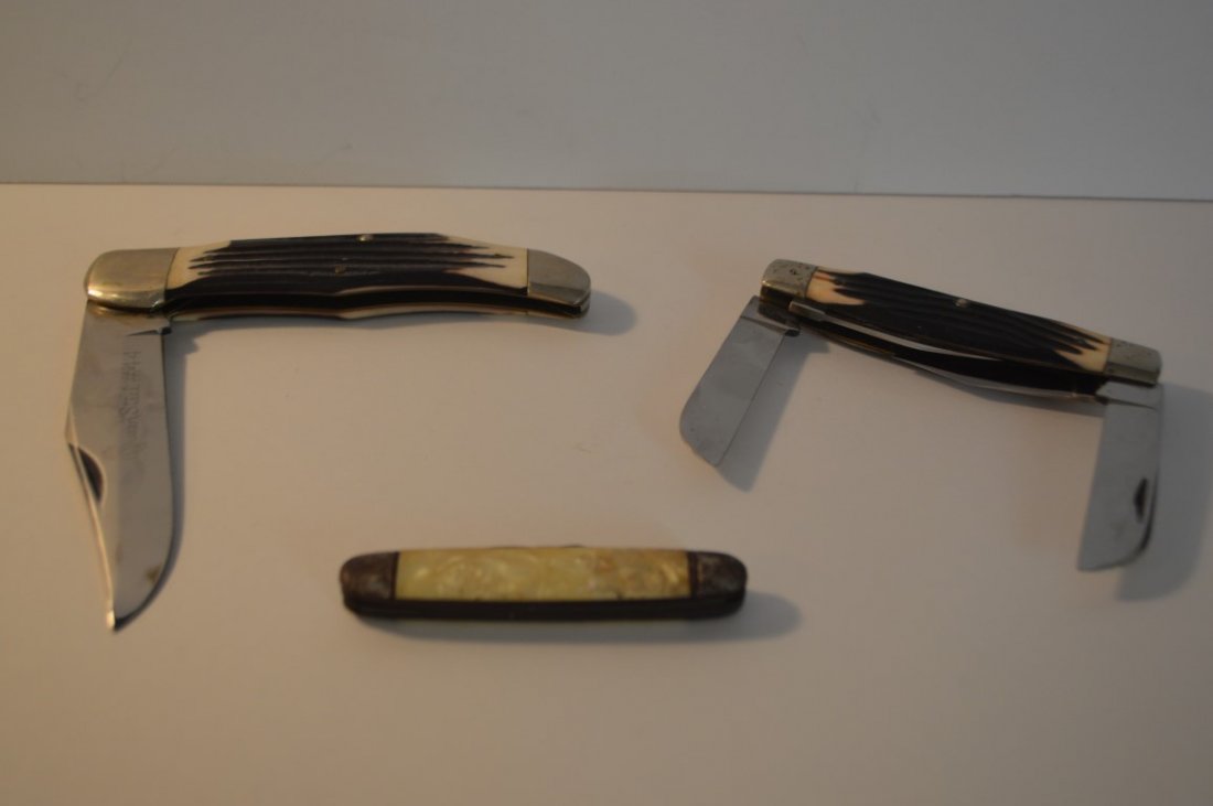 Lot of 3 Vintage Pocket Knives: Vintage Lot of 3 Pocket knives - Queen Steel #44, #32 and a smaller knife with mother of pearl inlay