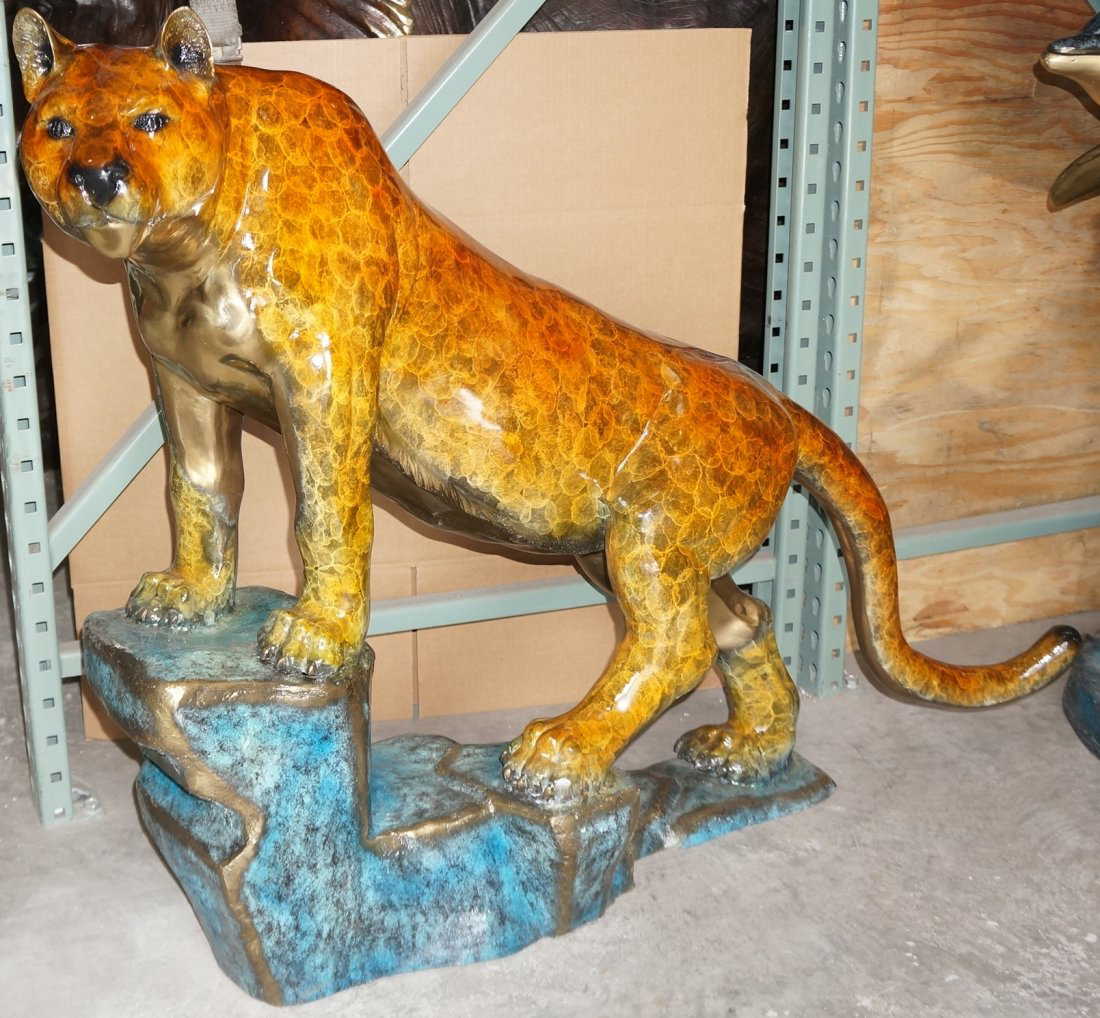w aribu sculpture