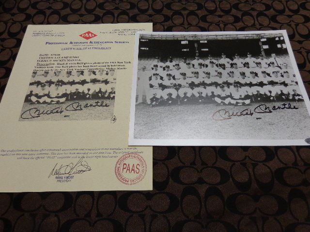 MICKEY MANTLE Autographed 8" by 10" Glossy of the 1961 (1 of 3)