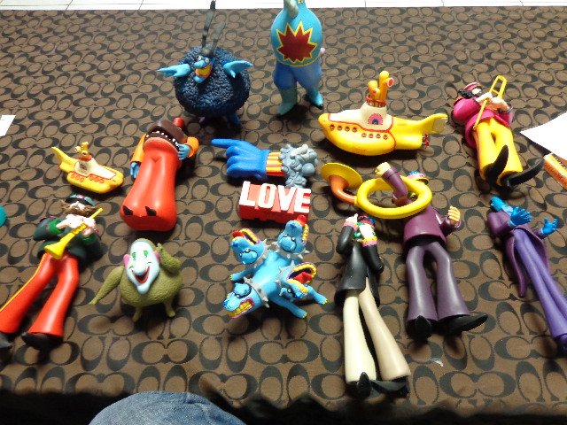 BEATLES (18) 1999 McFarlane Beatles Yellow Submarine: BEATLES (18) 1999 McFarlane Beatles Yellow Submarine Figures