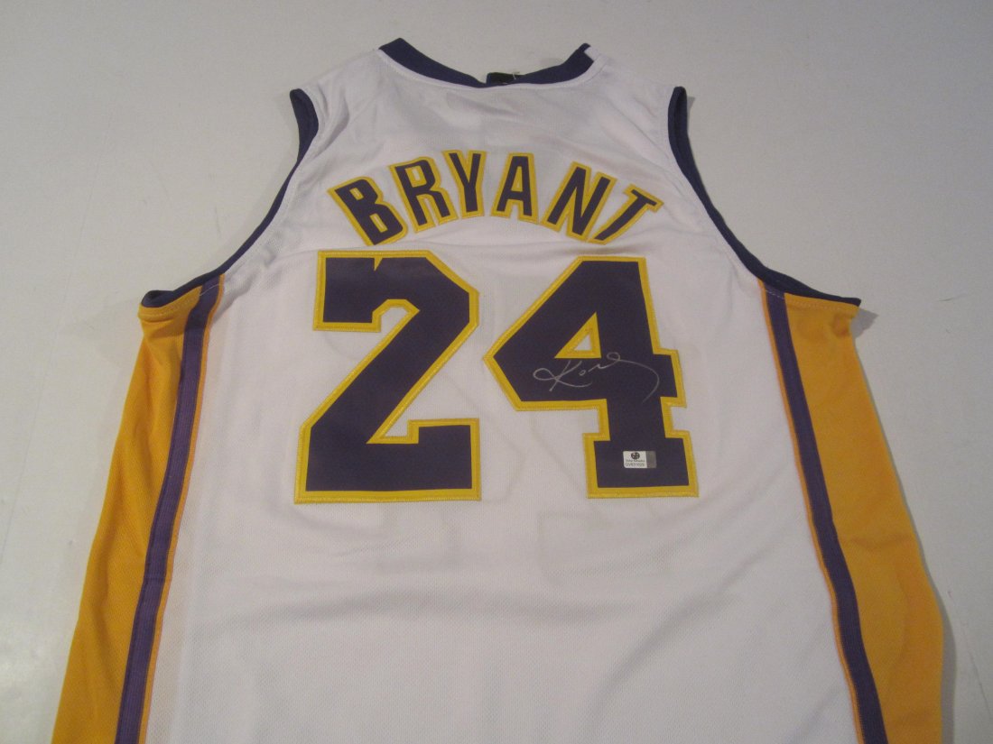 Kobe Bryant auto jersey (1 of 6)