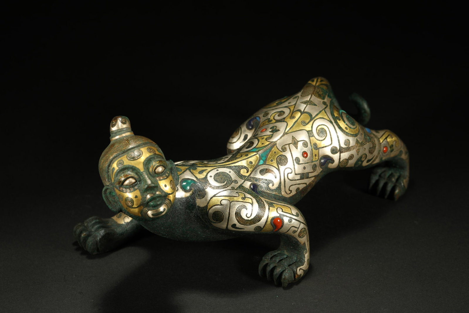 BRONZE GILT-SILVER HUMAN-FACED BEAST: Dimensions: 8 5/8 x 3 3/4 in; weight 1608 g This bronze gilt-silver human-faced beast sculpture presents a striking fusion of mythical imagination and refined metal craftsmanship. The compact creature